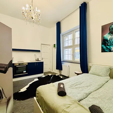 Bp-est Corvin * Budapeszt